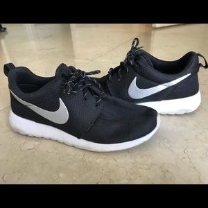 Nike black sneakers